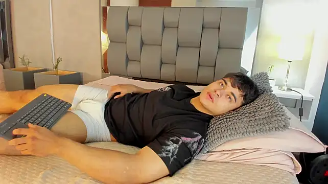 Chat +18 de Charlie___Musk ao vivo