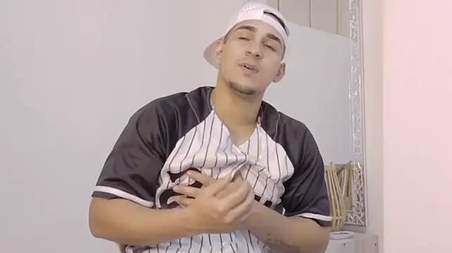 Czat XXX na żywo – Massimo_11