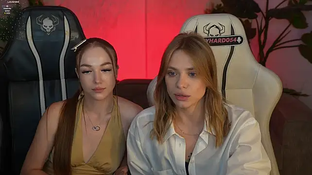 Ella_054's Webcam Show