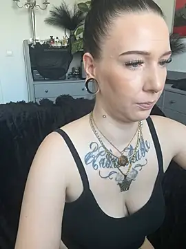 Trixie-Tainted Live XXX-Chat