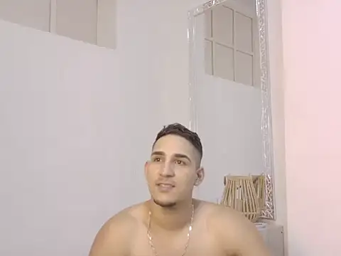 Massimo_11 Live XXX-chat