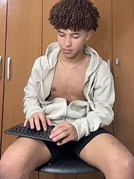 ian_smith_0 লাইভ XXX চ্যাট