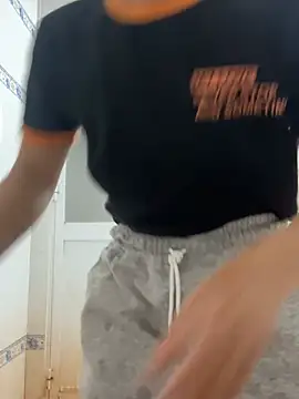 Thuyxyn 现场XXX聊天