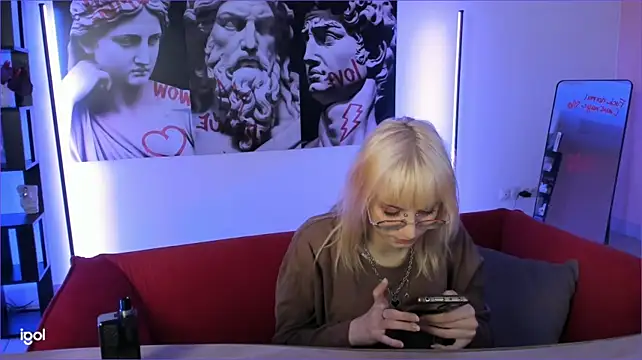 ReminaMeow Chat XXX in diretta