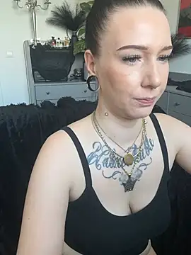 Trixie-Tainted Live XXX-Chat