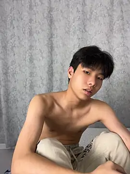 Онлайн чат XXX guoguo18
