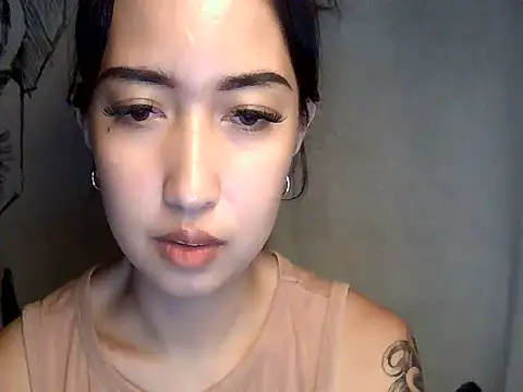 XXnaughty_08XX Adlı Modelin Canlı XXX Sohbeti
