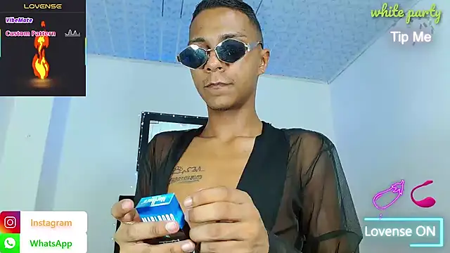 hotboyluxen Live XXX chat