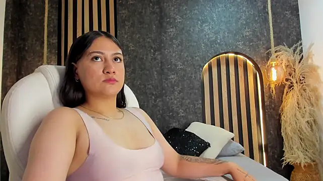ally_snow_xxx Adlı Modelin Canlı XXX Sohbeti
