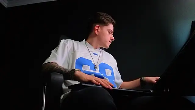 FelixStarkk Chat XXX live