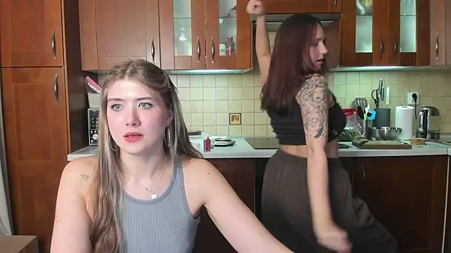 HotCaramellsTV Adlı Modelin Canlı XXX Sohbeti