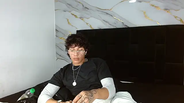 MaximilianRoth Live XXX-Chat