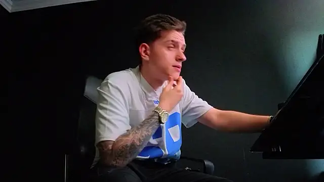 Онлайн чат XXX FelixStarkk