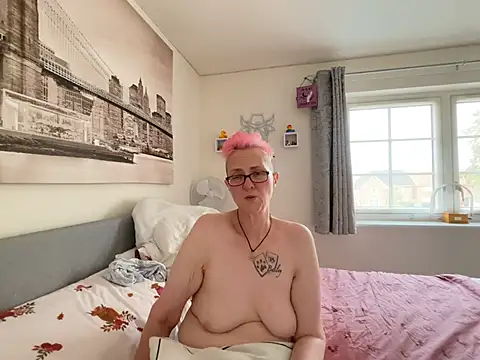 XXX chat uživo modela Curvy-Jinx