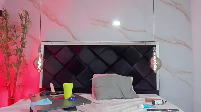 Chatroom XXX en direct de AngelaaCute_