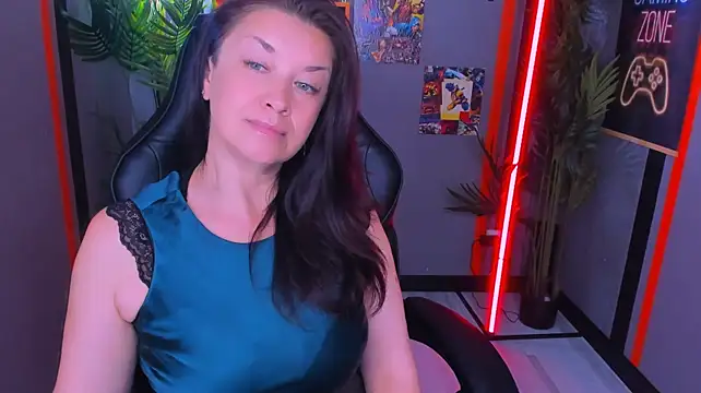 AnaMills Adlı Modelin Canlı XXX Sohbeti
