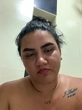 Ava_rosse Chat XXX in diretta