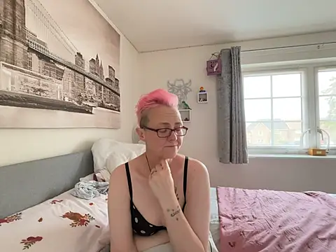 Curvy-Jinx Live XXX-Chat