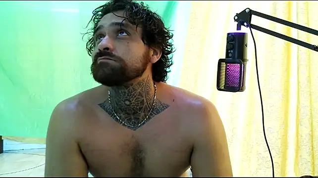 aronmiller404 – Live XXX-chat