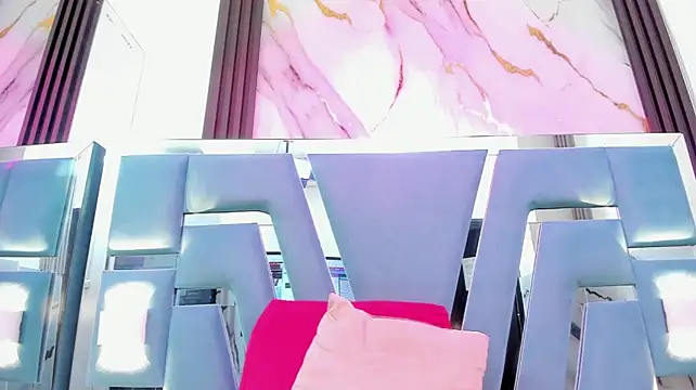 miilaklum's Live XXX Chat