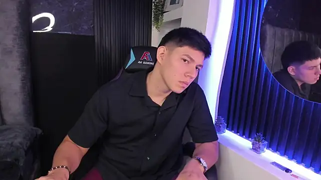 Živý XXX chat JamesCr_