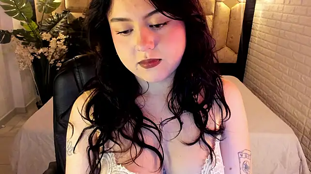 دردشة crimson_tati_ الجنسية المباشرة