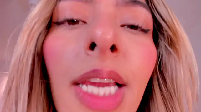 MelissaMoore_'s Live XXX Chat