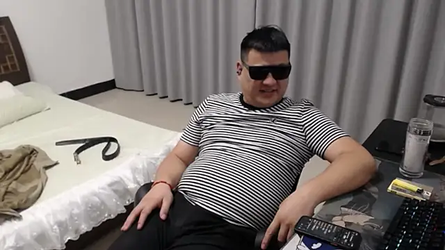 zhang1118 Chat XXX live