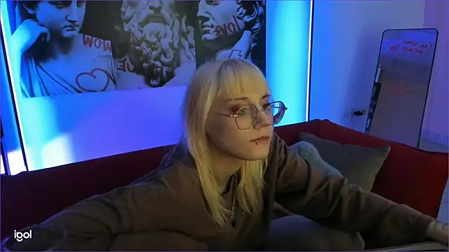 Chat +18 de ReminaMeow ao vivo