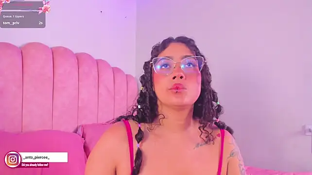 XXX chat uživo modela antonelllepiercee