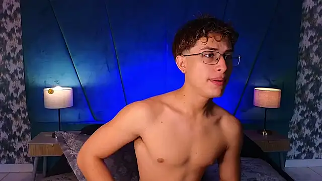 Aaron_Eze Adlı Modelin Canlı XXX Sohbeti