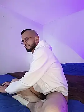LuckyMarks live XXX chat