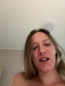 XXX chat uživo modela JulieLittleLove