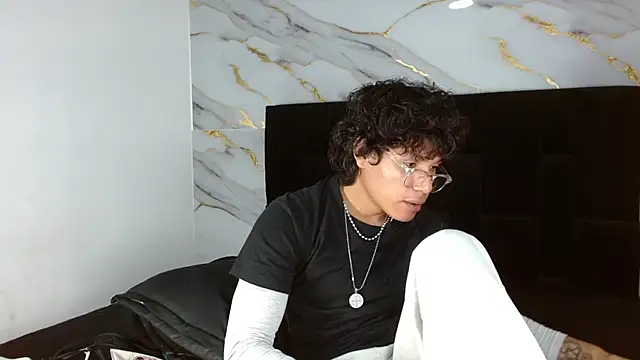 MaximilianRoth Live XXX-Chat