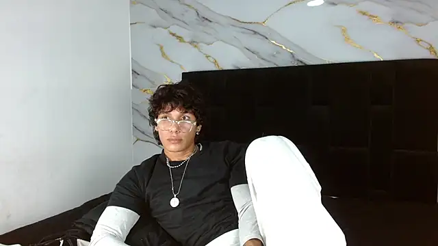 دردشة MaximilianRoth الجنسية المباشرة