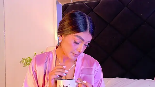 Holly_Brensonexx_ 라이브 XXX 채팅