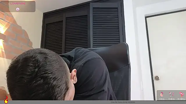 צ'אט XXX בשידור חי של Josh_miller01