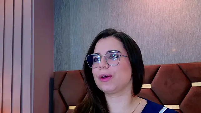 ThaniaJones Adlı Modelin Canlı XXX Sohbeti