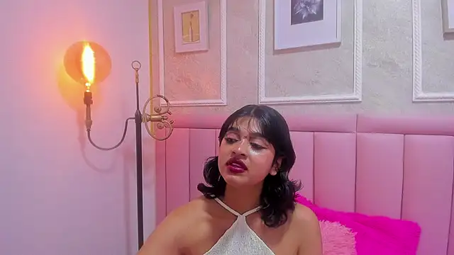 velvet_girll Adlı Modelin Canlı XXX Sohbeti