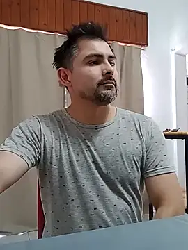 Bradd_32 Adlı Modelin Canlı XXX Sohbeti