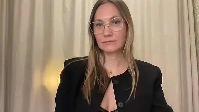 Feyoraa Chat XXX in diretta