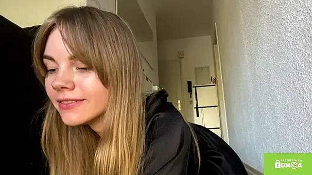 SunnyStrike live XXX chat