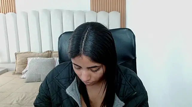 shaneelle Adlı Modelin Canlı XXX Sohbeti