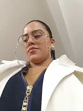 Chat +18 de Luna_Rose1 ao vivo
