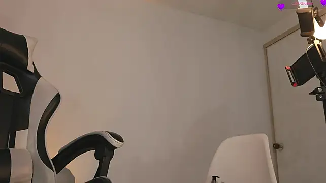 Chat XXX en directo de Velvet_Raze