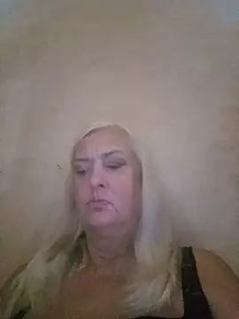 Julia20X Adlı Modelin Canlı XXX Sohbeti