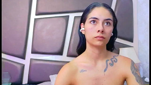 دردشة NicoleEsposito الجنسية المباشرة