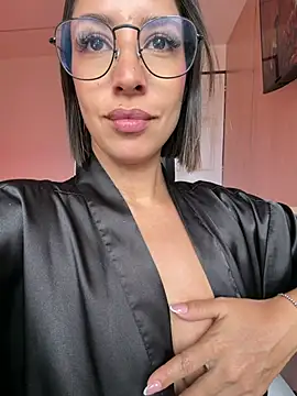 luvely_unique_'s Live XXX Chat