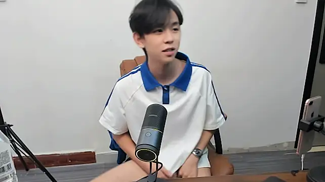 JKQ_334 Show Webcam