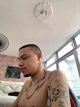 AlphaMasterXxxn Live XXX chat